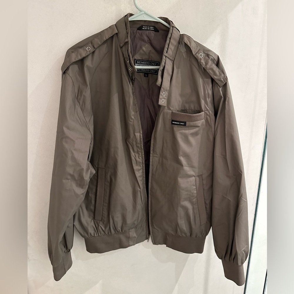 Members Only jacket men’s Small dark grey camel